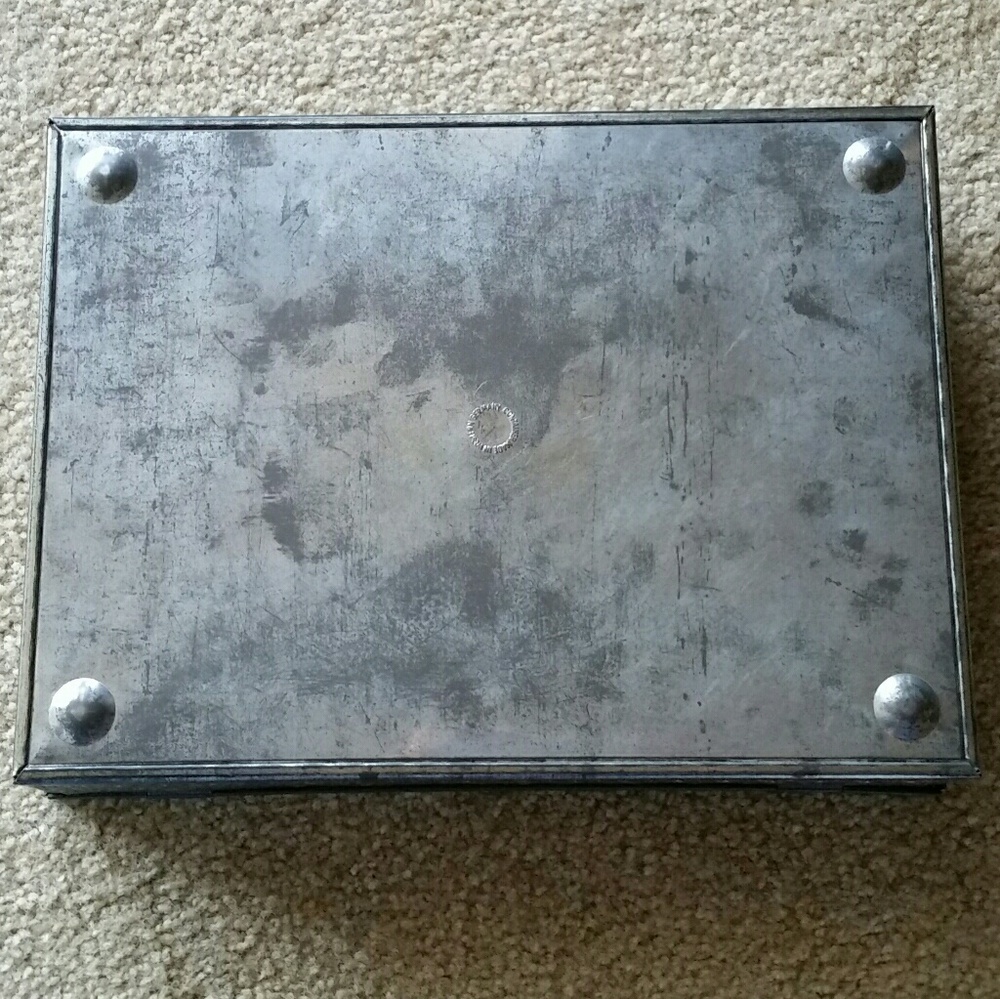 VINTAGE TIN BOX - Picture 4 of 5